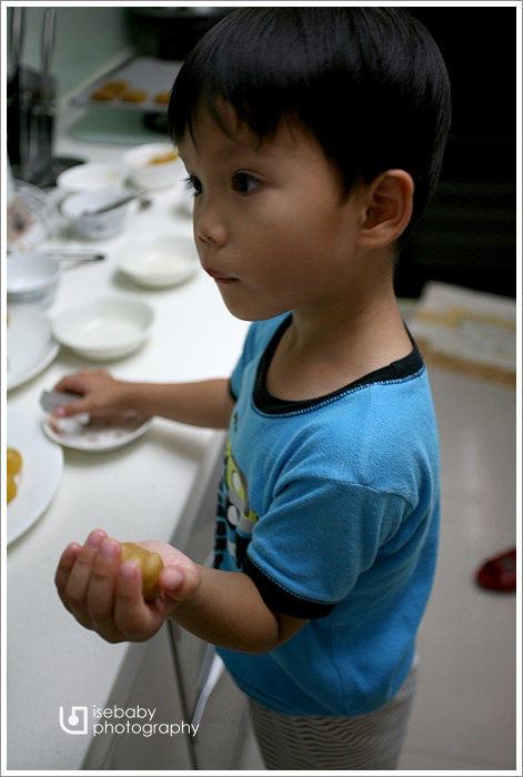 [親子烘焙] 三小外公的最愛::黑糖鳳梨酥(4Y3M20D)