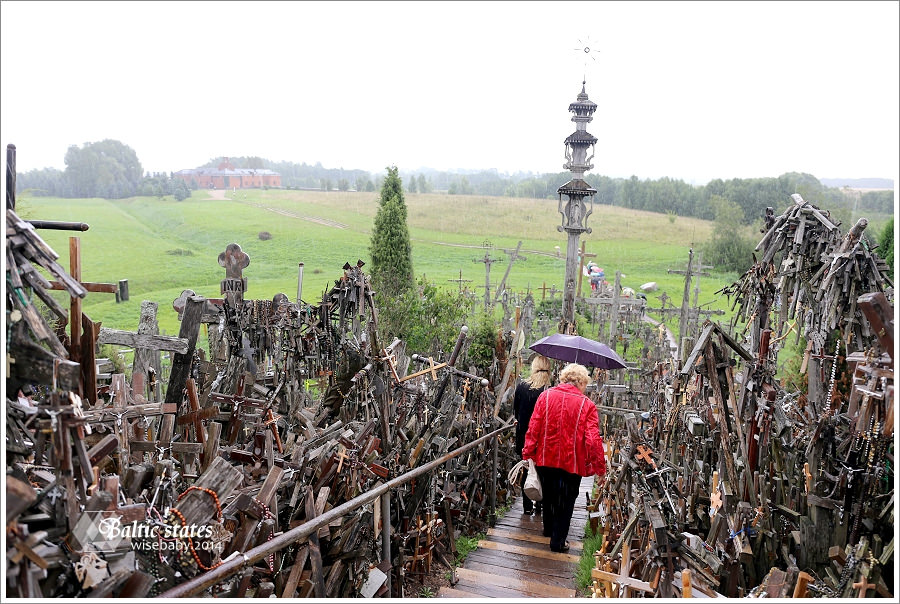 立陶宛 | The Hill of Crosses十字架山。撫慰人心的信仰聖地