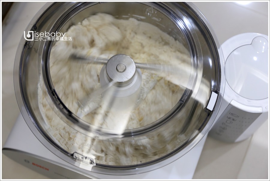[烘焙] 分享-10分鐘出薄膜! 歐規Bosch MUM6N21攪拌機使用經驗分享(Yeast Dough麵糰篇)