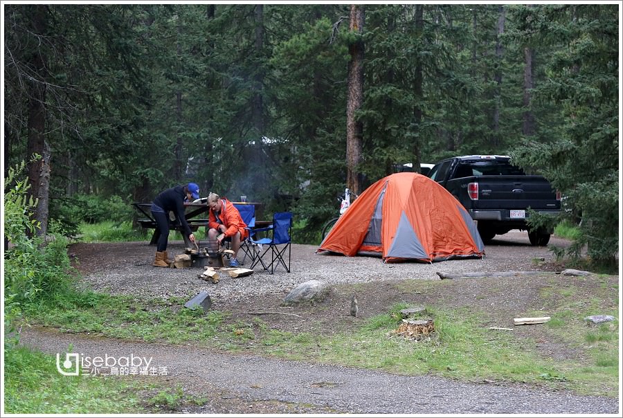 加拿大露營 | 地松鼠就在帳篷前的野生動物園營地。Lake Louise Campground